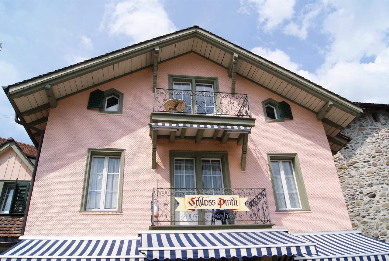 Hotel Schlosspintli Spiez Exteriör bild